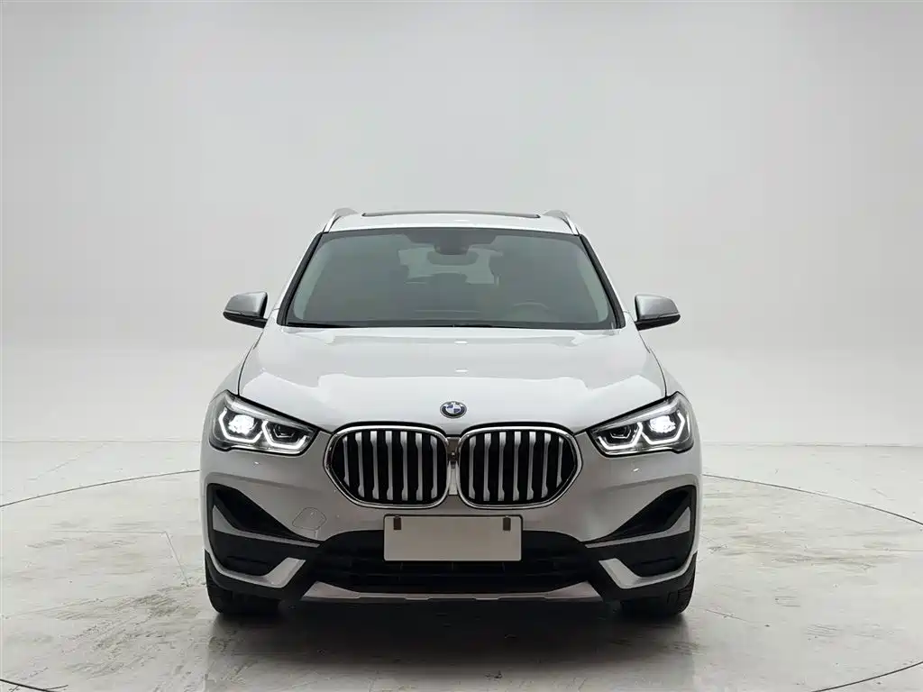 BMW X1 2022 sDrive20Li Fashion фото 2