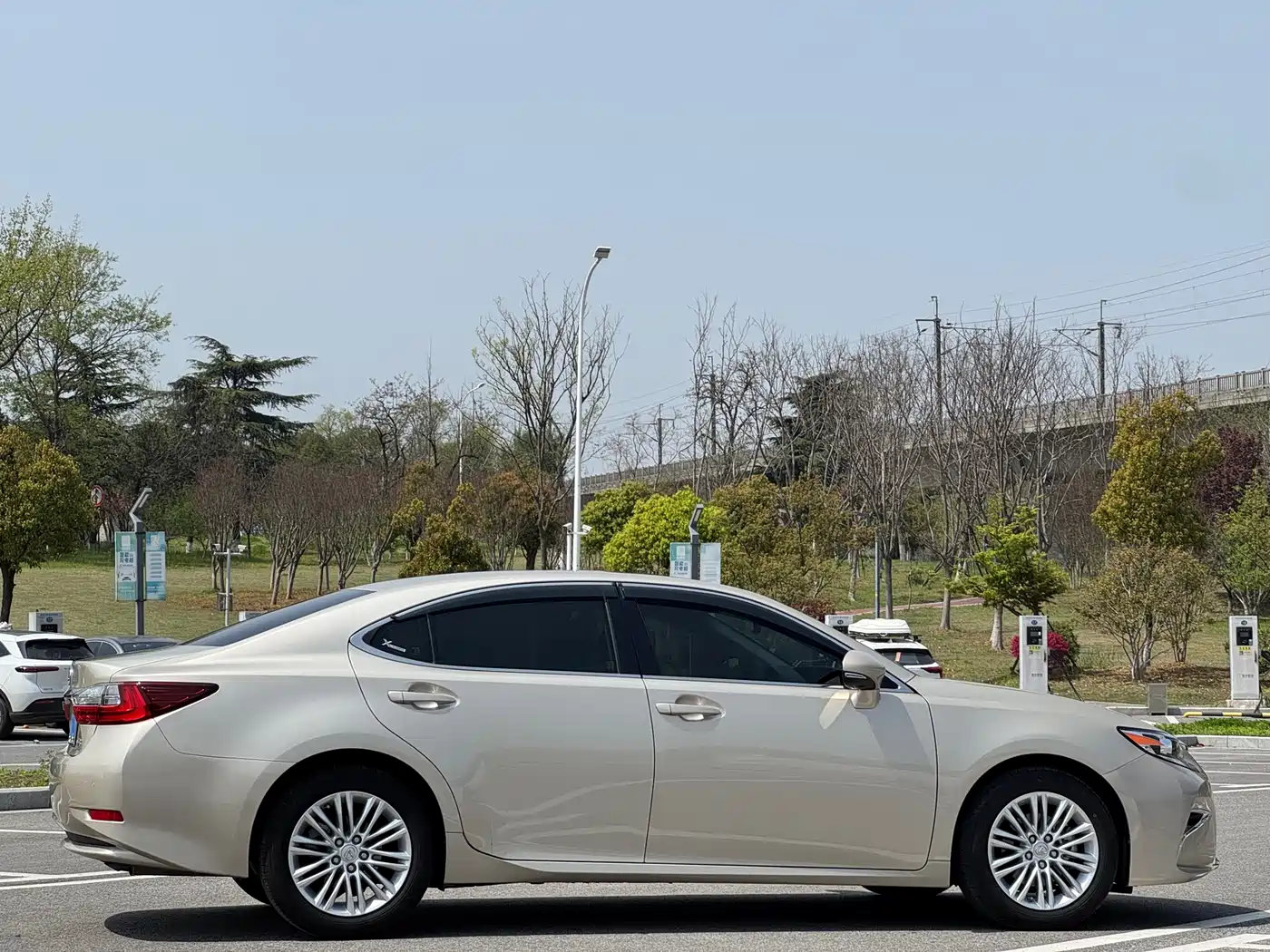 LEXUS ES