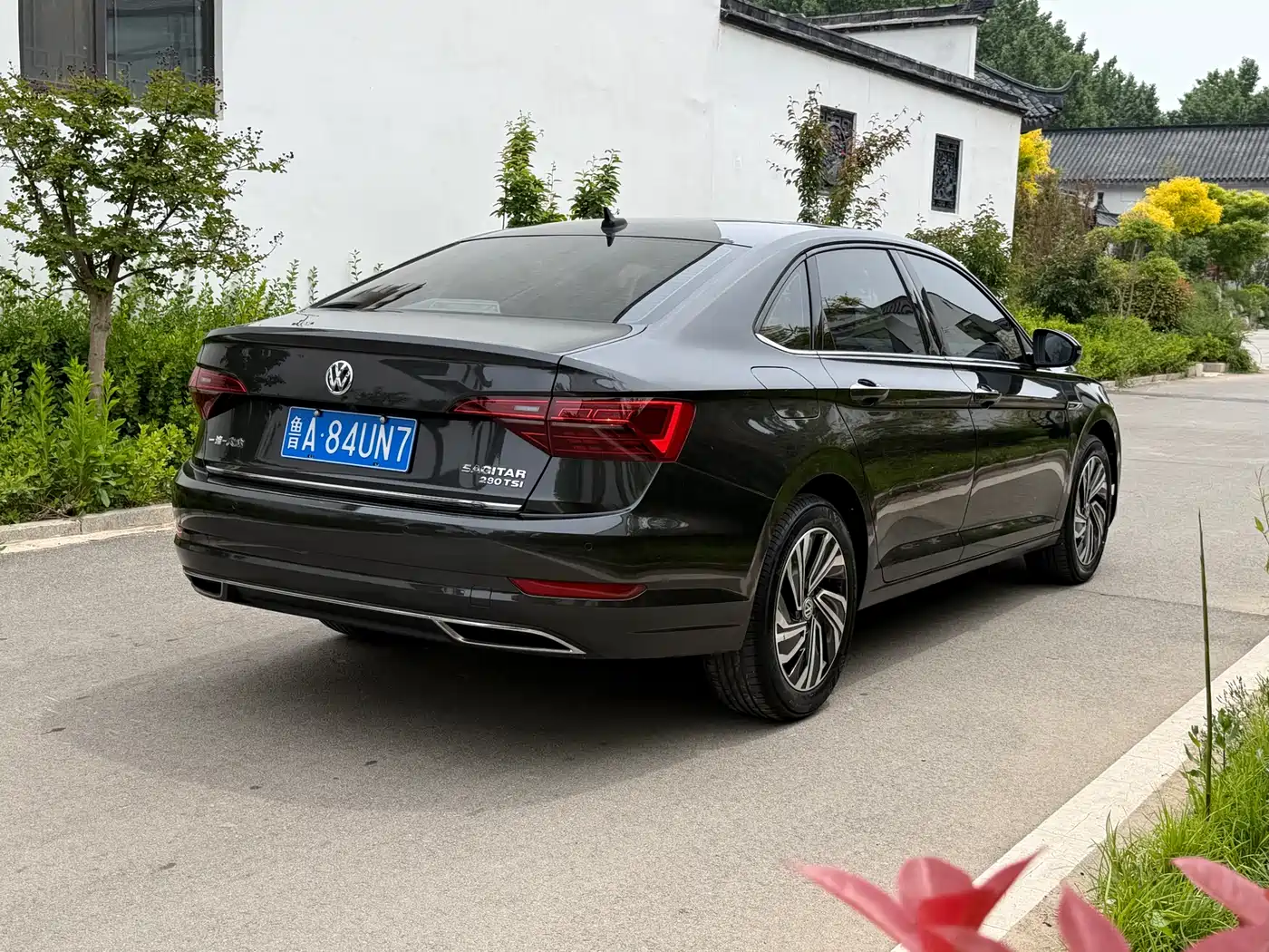 VOLKSWAGEN SAGITAR