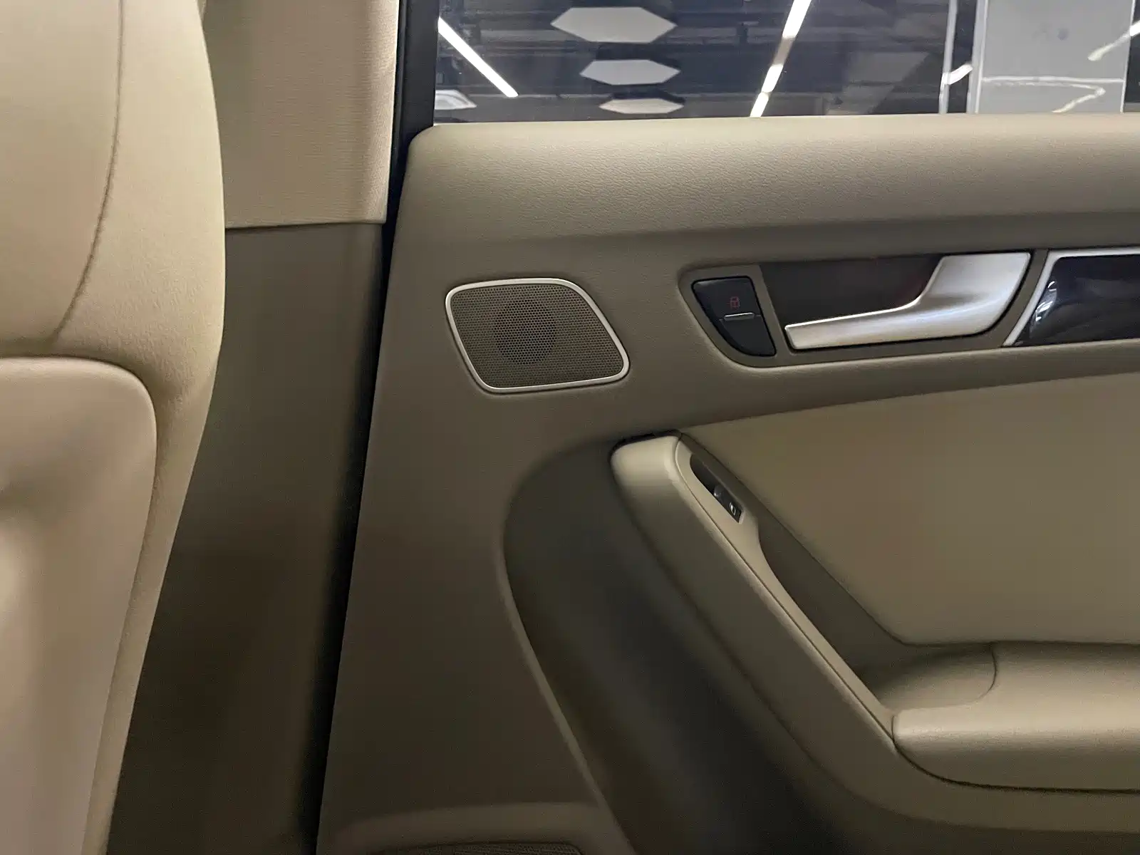 Фото 37 - Audi A4L