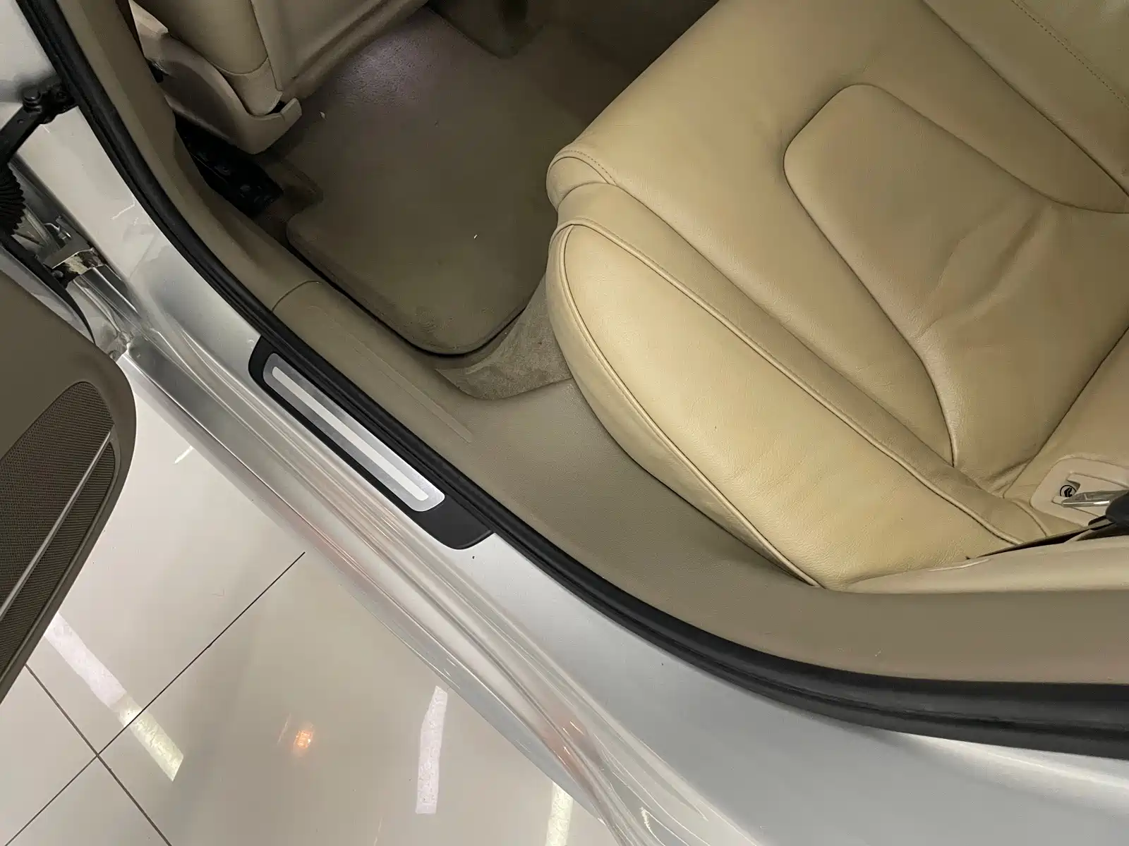 Фото 38 - Audi A4L