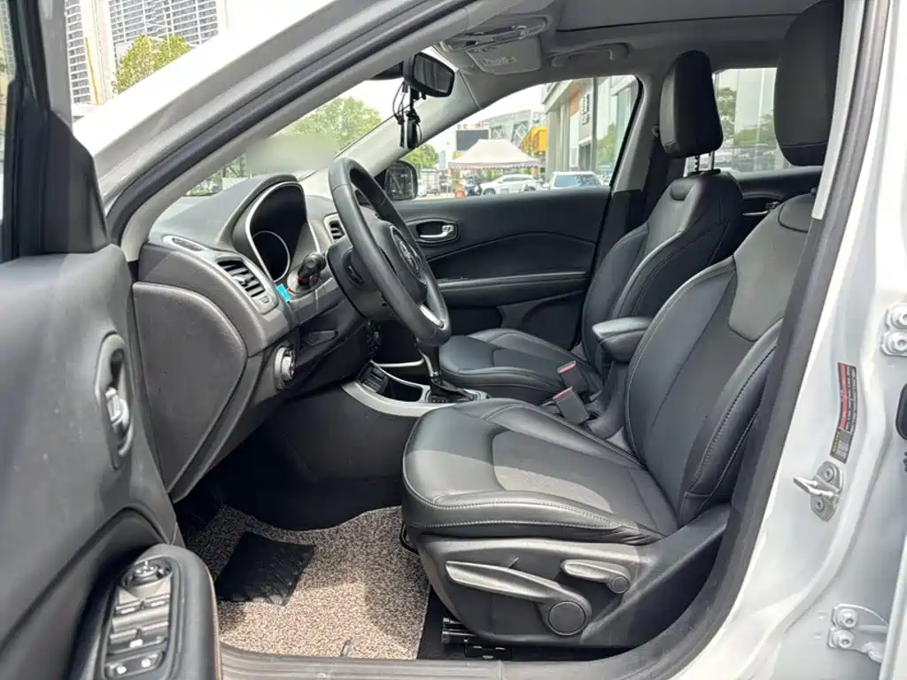 Фото 15 - Jeep Compass