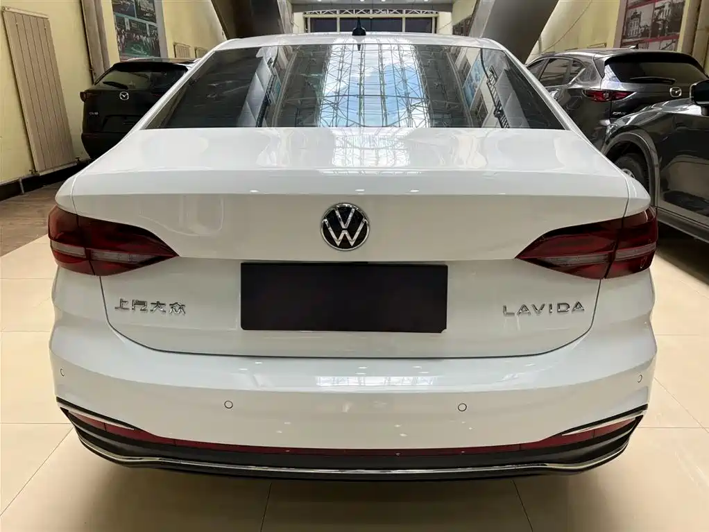 Volkswagen Lavida 2023 1.5L Auto Five Million Edition фото 5