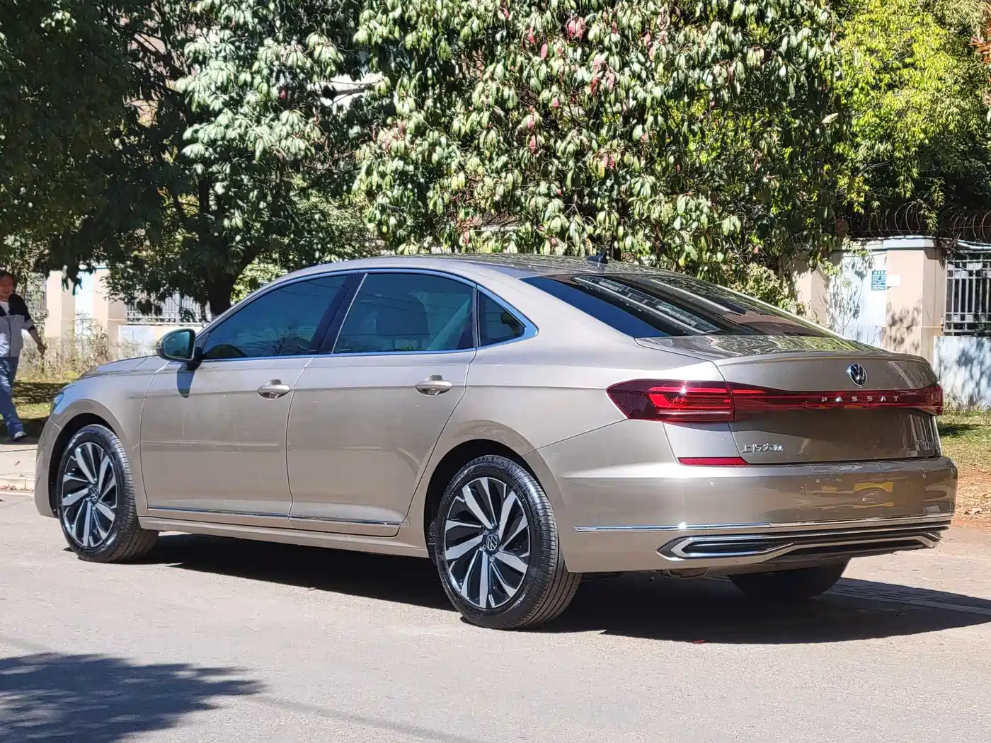 Volkswagen Passat 2022 330TSI Starlight Elite Edition фото 9
