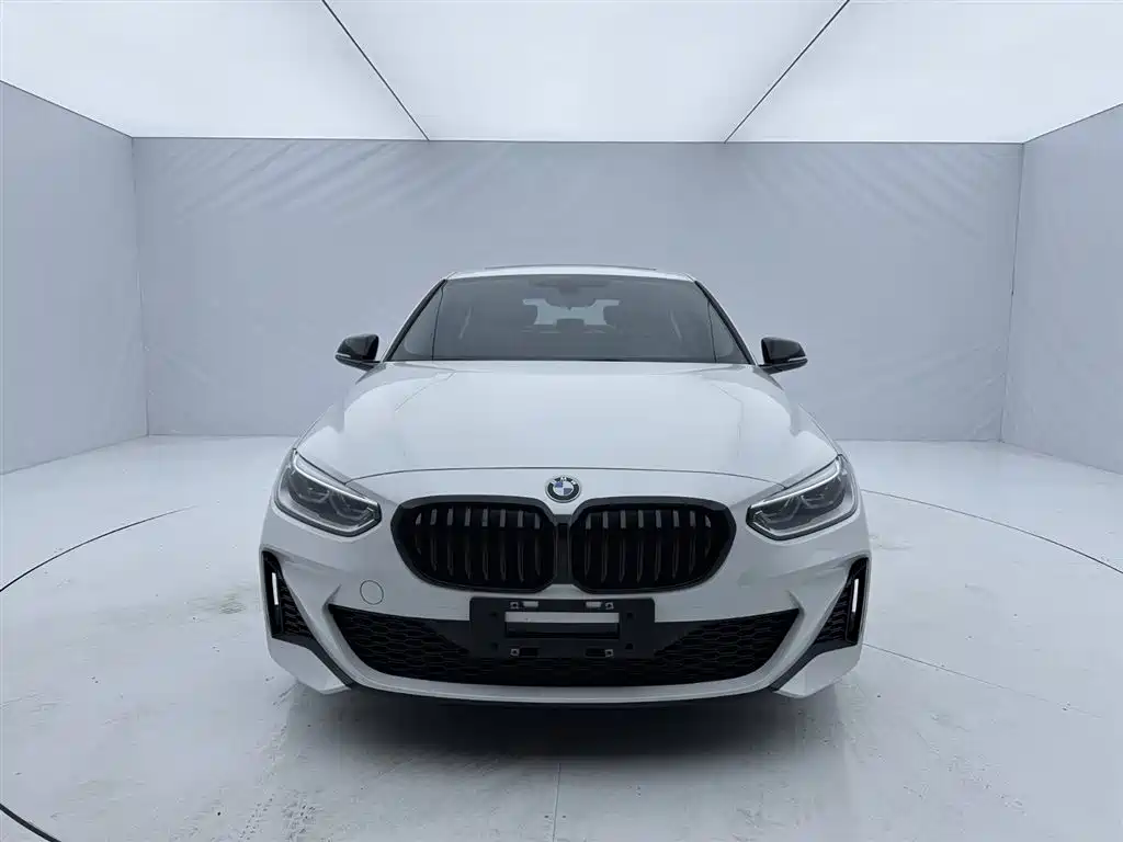 BMW 1 Series 2021 120i M Sport Shadow Edition фото 2