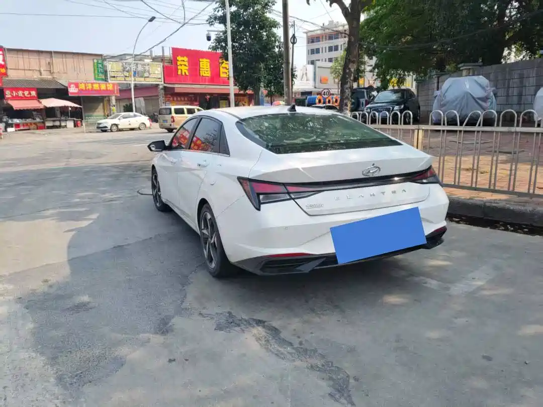 Hyundai Elantra 2021 1.5L CVT GLX Elite Edition фото 3