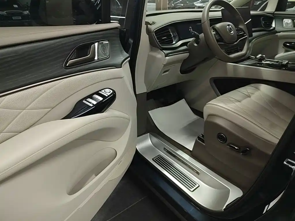 Denza D9 2023 2022 DM-i 970 AWD Flagship