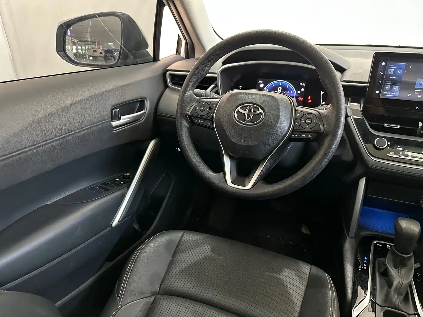 Toyota Frontlander 2023 2.0L CVT Luxury Edition фото 12