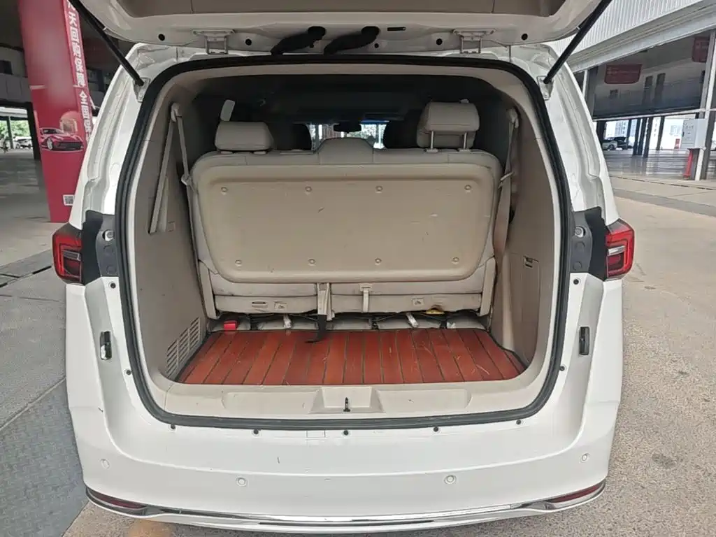 Photo 19 - Buick GL8