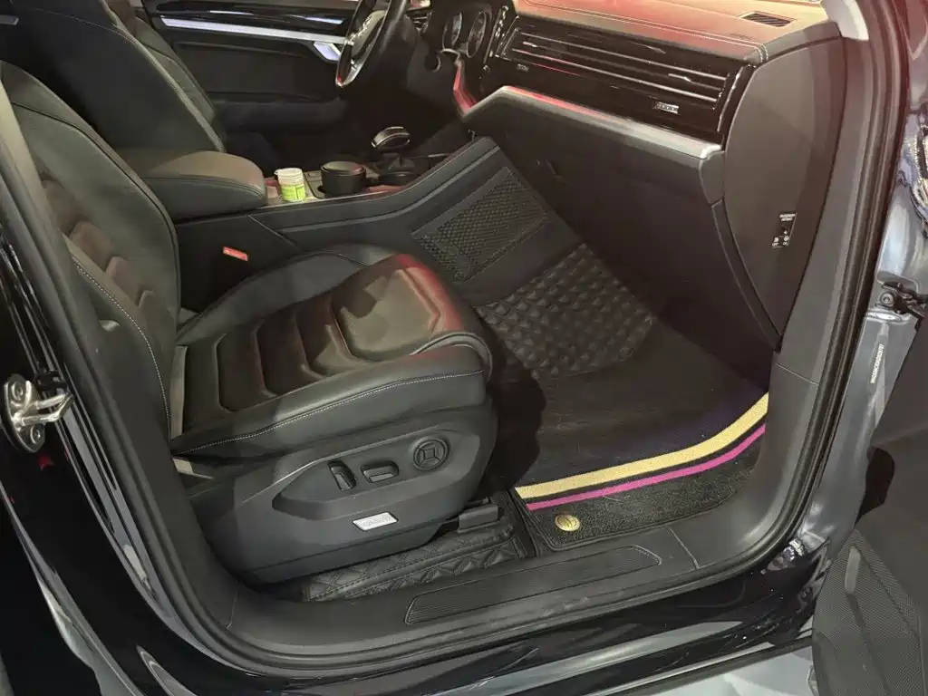 Фото 9 - Volkswagen Touareg