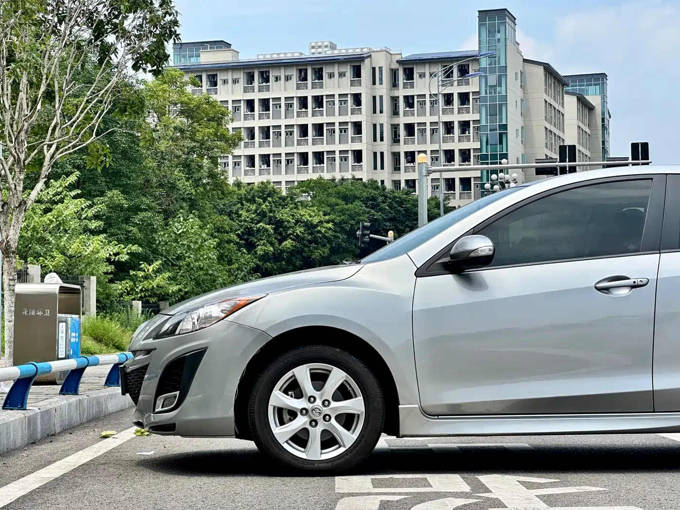 Mazda Mazda3 Axela 2013 2011 Sedan 2.0L Automatic Luxury