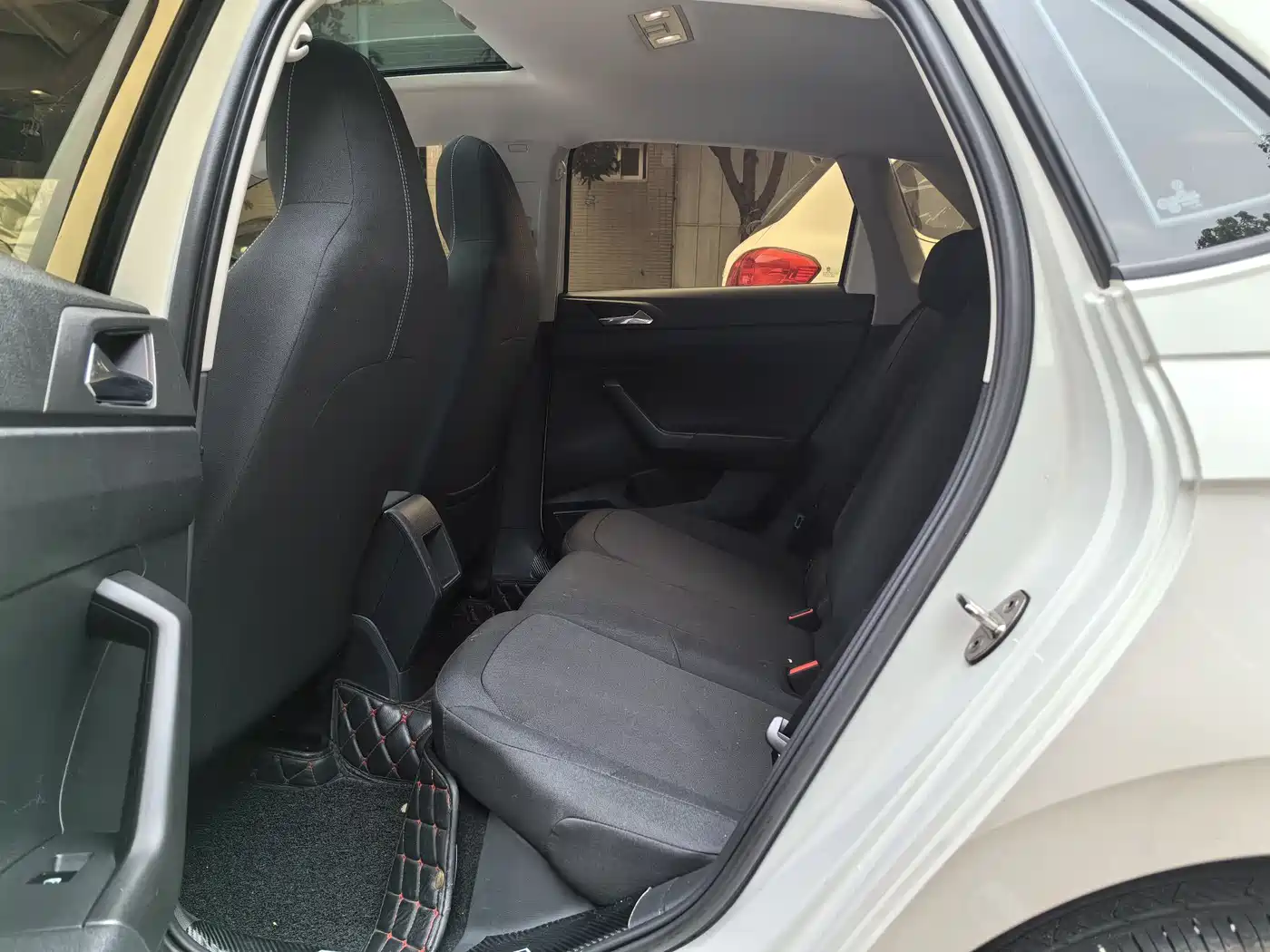 Volkswagen Polo 2019 Plus 1.5L Automatic Panorama Enjoyment Edition фото 11
