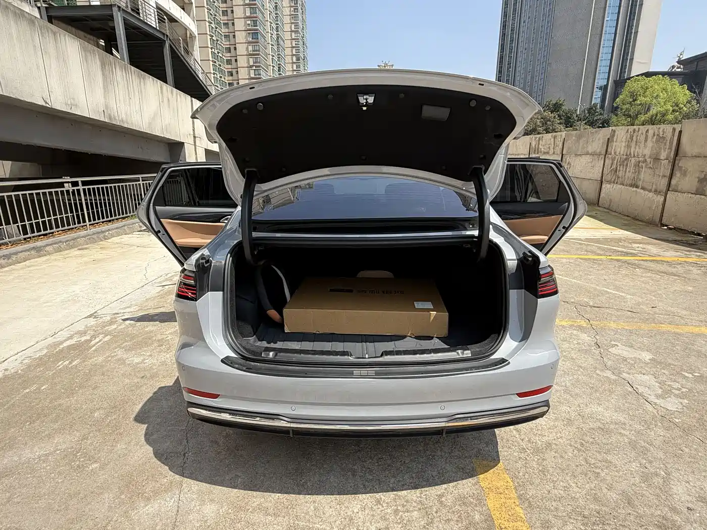 Geely Galaxy Galaxy A7 2025 EM-i 150km Explorer+ Edition фото 10