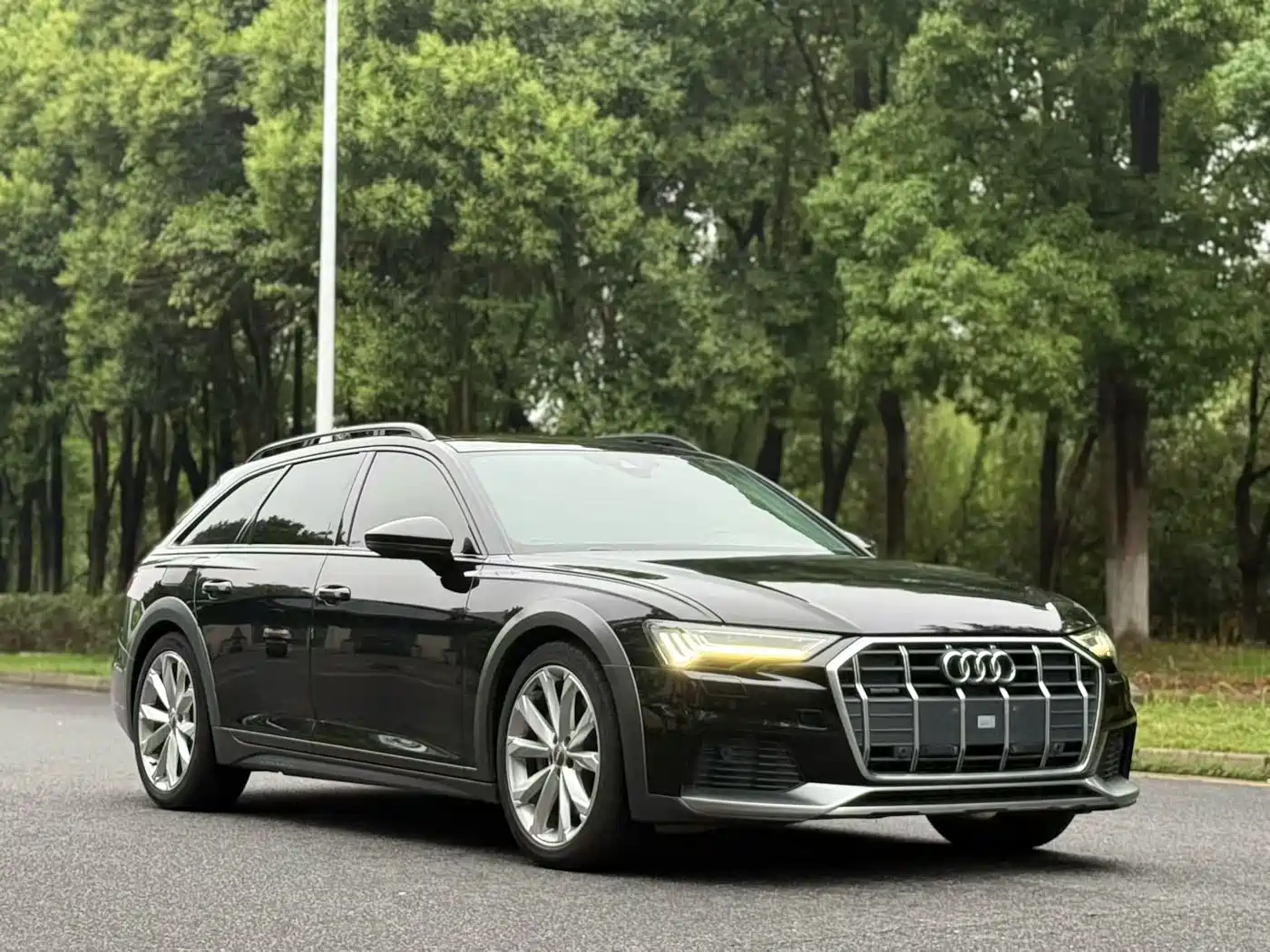 Audi A6 (Import) 2020 allroad quattro Explorer 55 TFSI Premium Off-Road фото 3