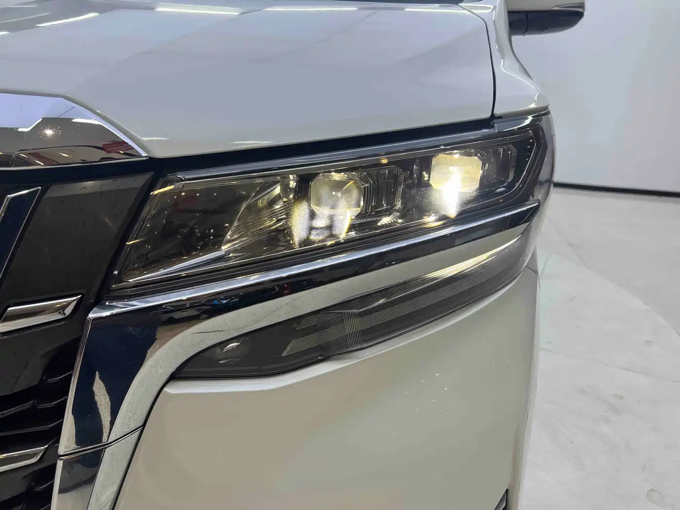 Toyota Alphard 2021 Hybrid 2.5L Luxury фото 7