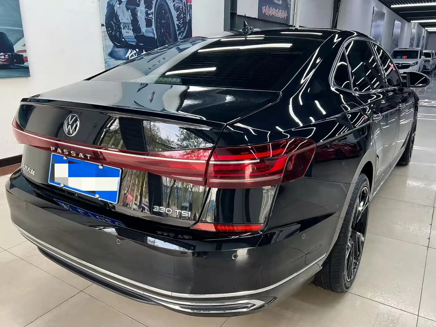 Volkswagen Passat 2022 330TSI Starlight Luxury Edition фото 4