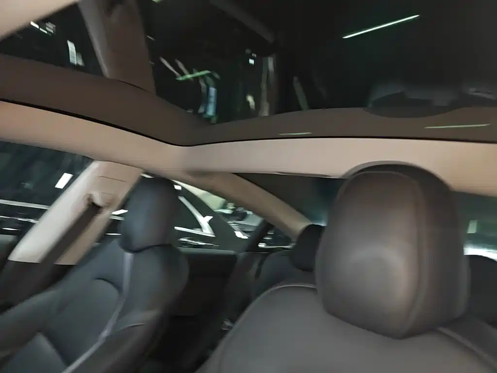 Фото 18 - Tesla Model 3