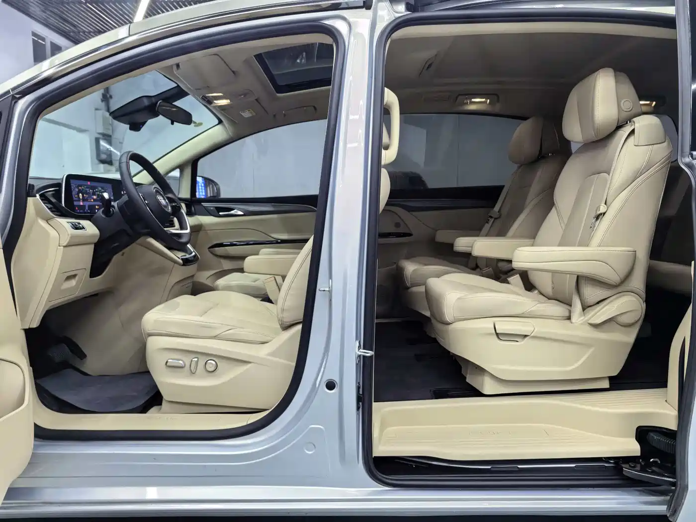 Buick GL8 New Energy 2025 Landlux Smart Edition 7-seater фото 7