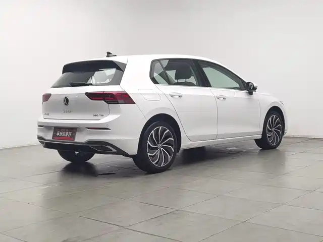 Volkswagen Golf 2024 280TSI DSG Pro 50th Anniversary Edition — фото 2