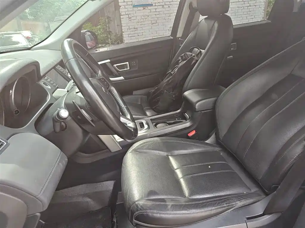 Land Rover Discovery Sport 2017 2.0T HSE фото 8