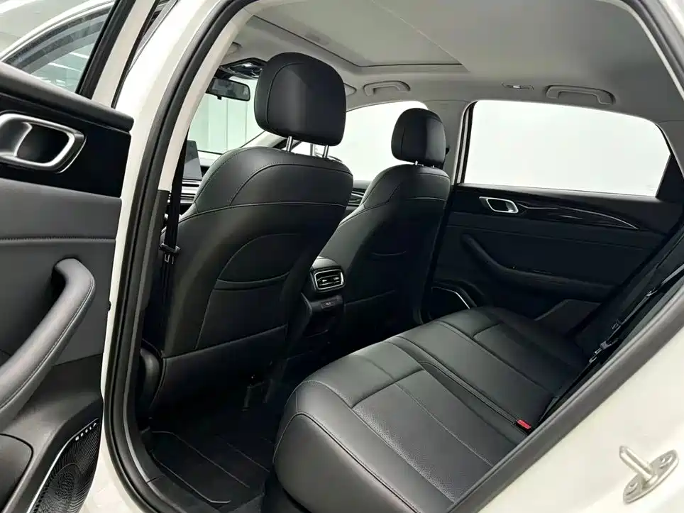 Фото 6 - Geely Emgrand