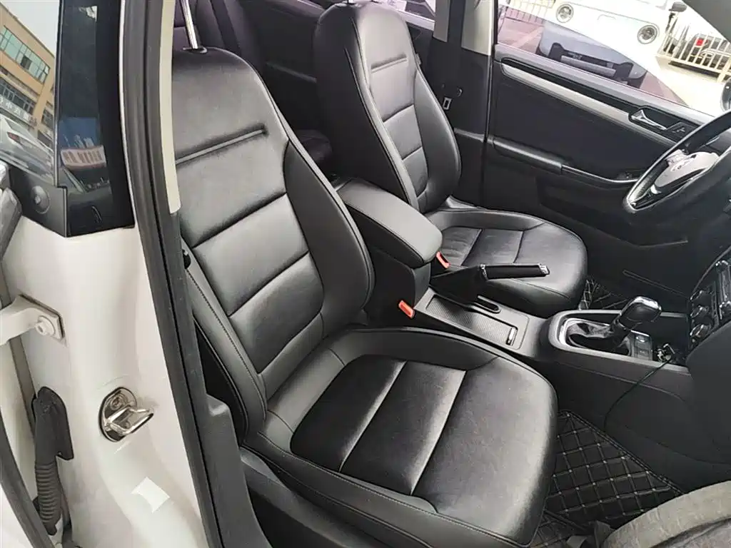 Volkswagen Sagitar 2018 280TSI DSG Spark Edition фото 25