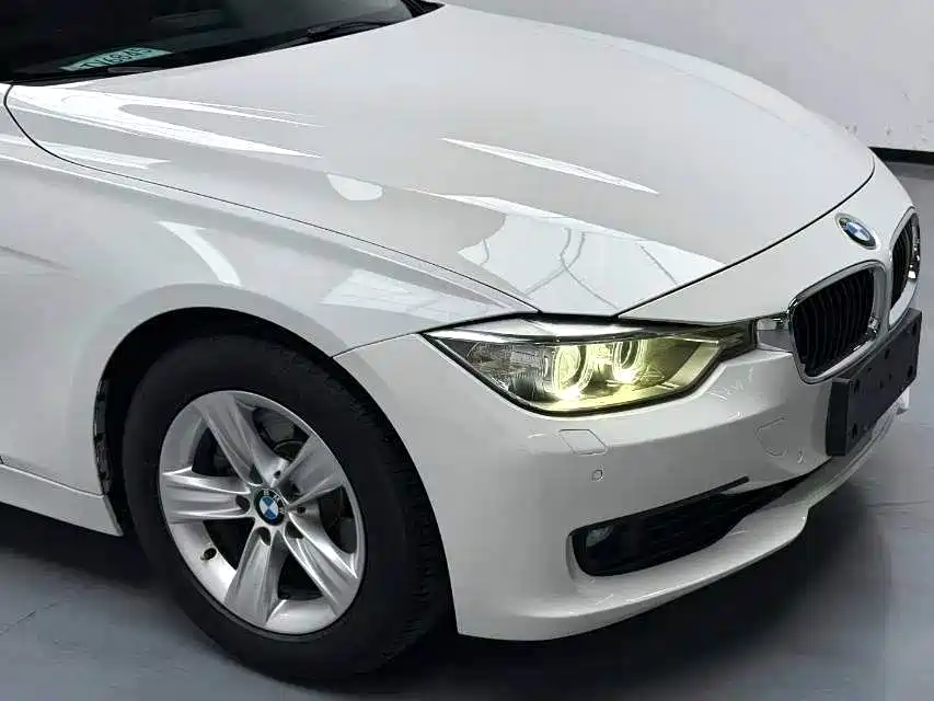 Photo 3 - BMW 3 Series