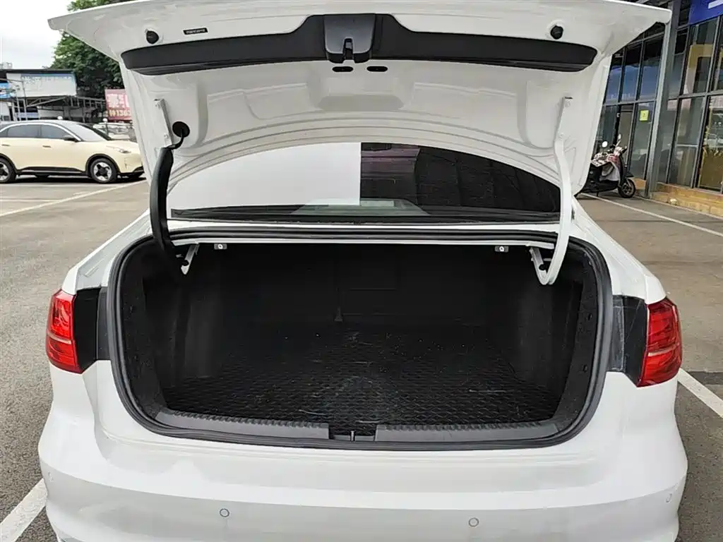 Volkswagen Sagitar 2018 280TSI DSG Spark Edition фото 19