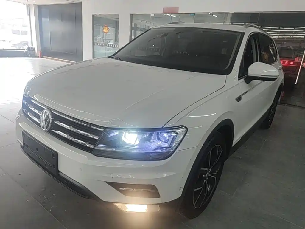 Фото 1 - Volkswagen Tiguan L