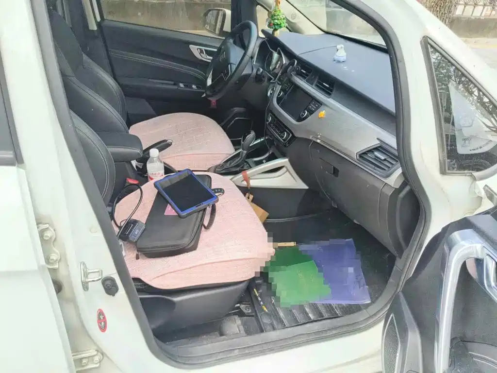 Фото 10 - Geely Vision X3