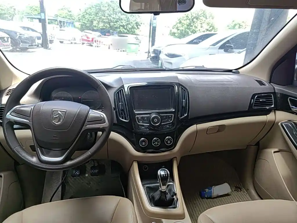 Baojun 730 2014 2014 1.5L Manual Comfort 7-seater