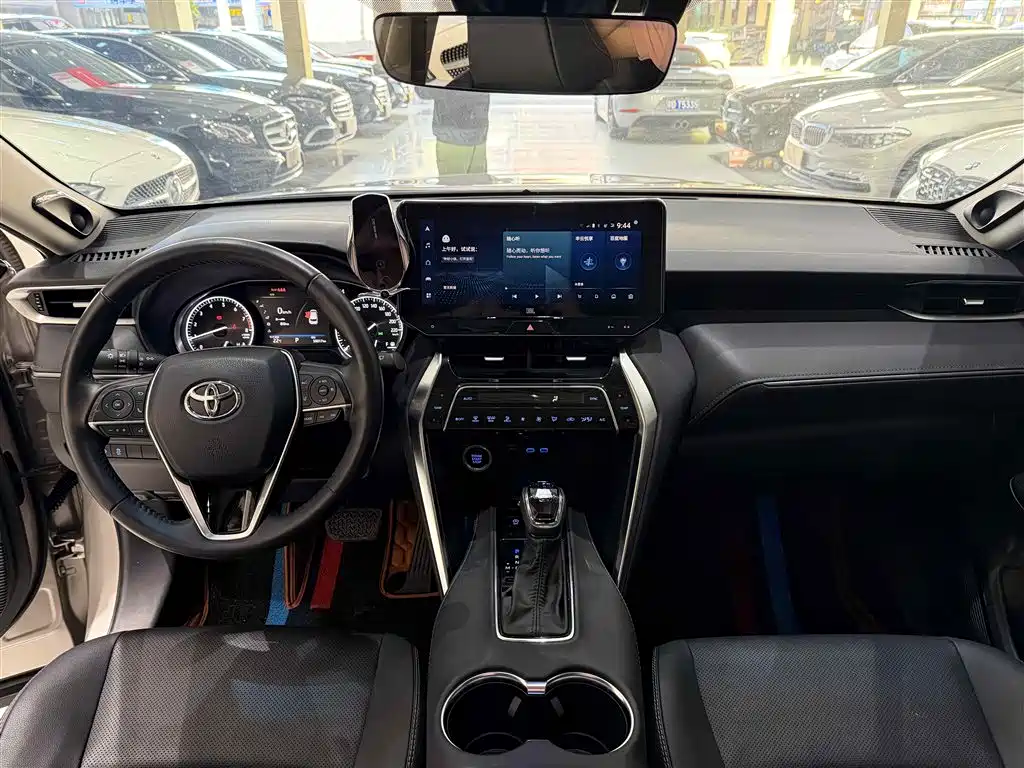 Toyota Venza 2022 2.0L CVT 2WD Premium фото 13