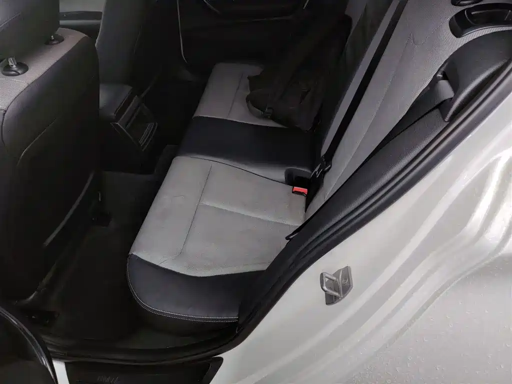 BMW 1 Series (Import) 2013 Facelift 116i Urban Model фото 17