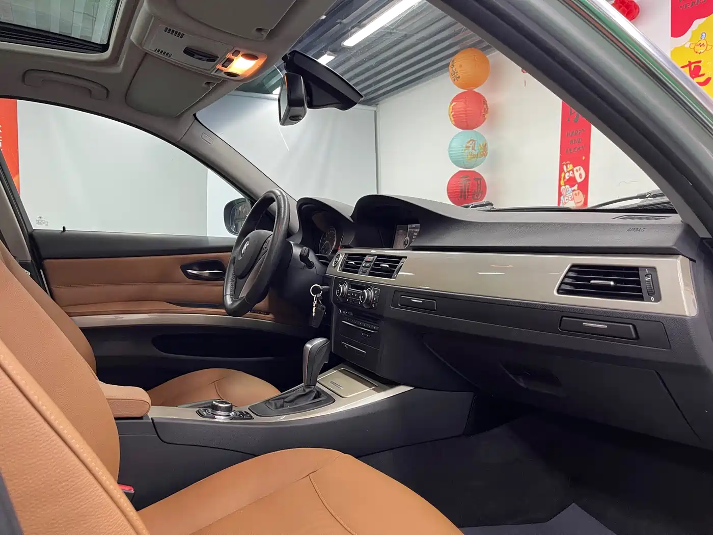 BMW 3 Series 2011 320i Luxury фото 21