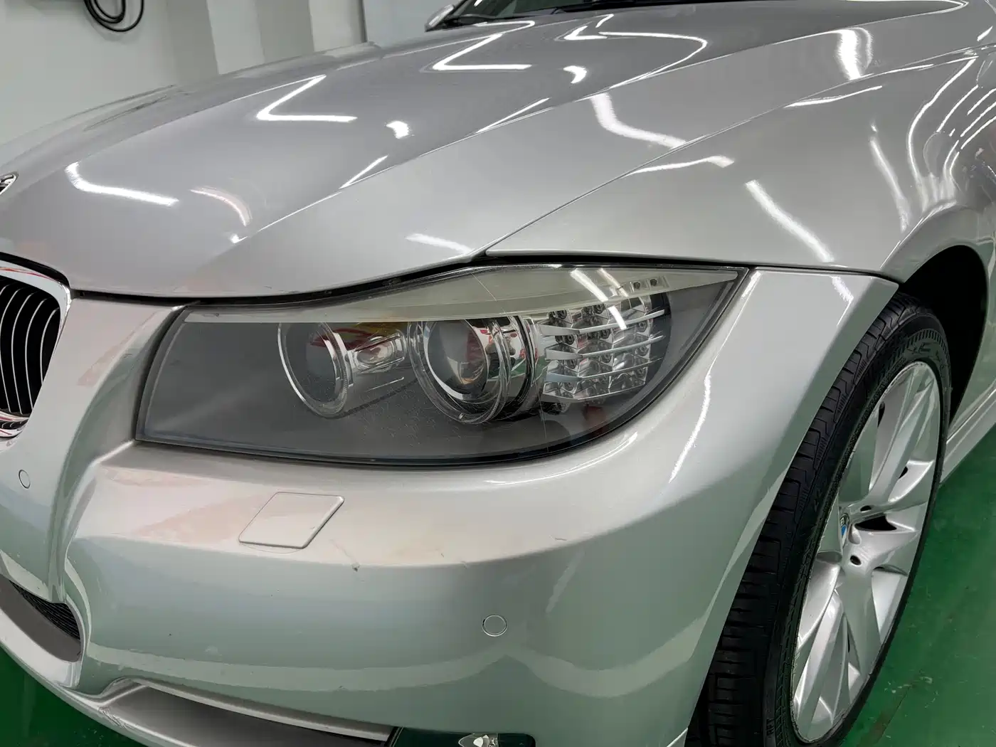 BMW 3 Series 2011 320i Luxury фото 25