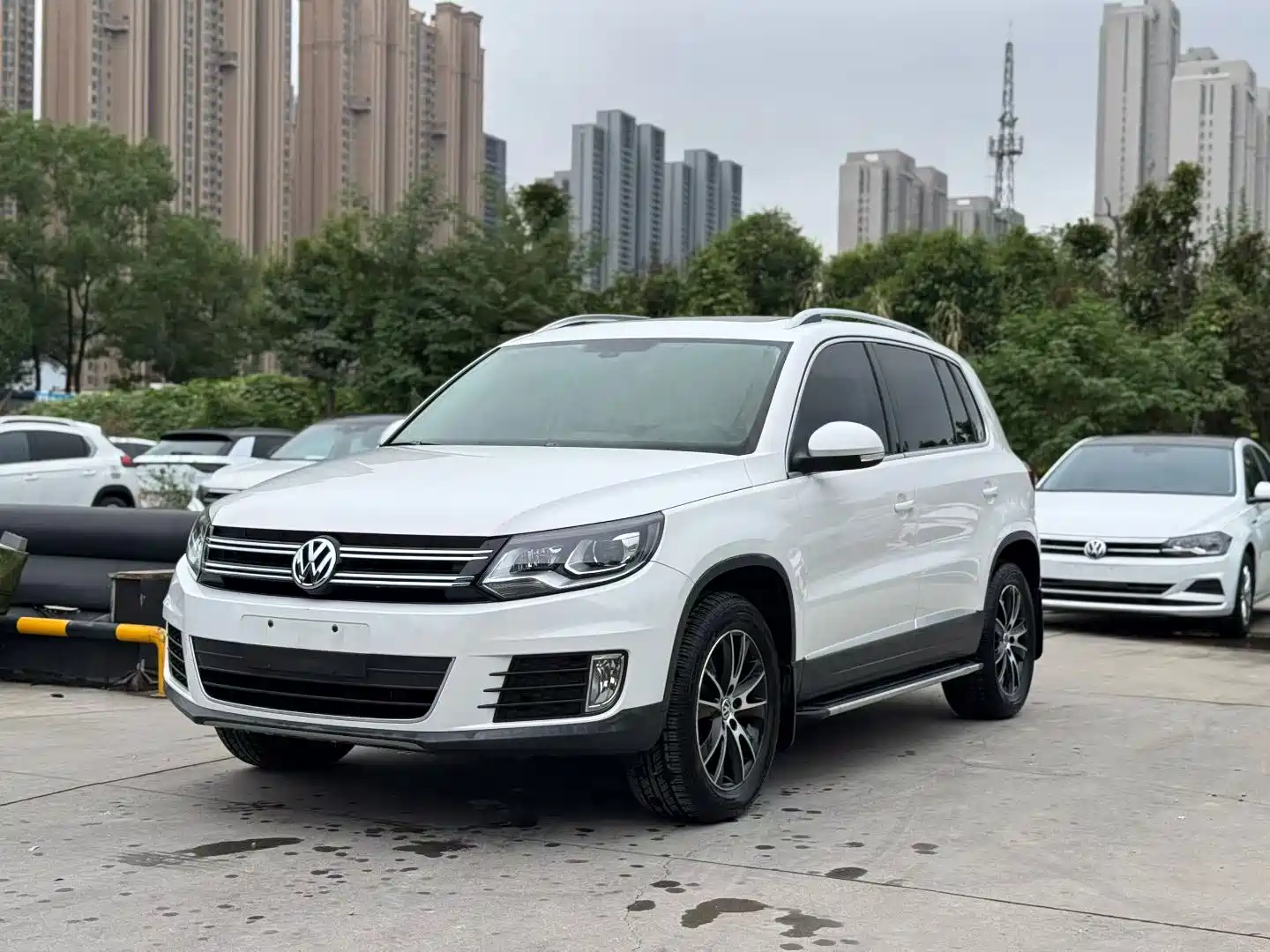 Photo 3 - Volkswagen Tiguan