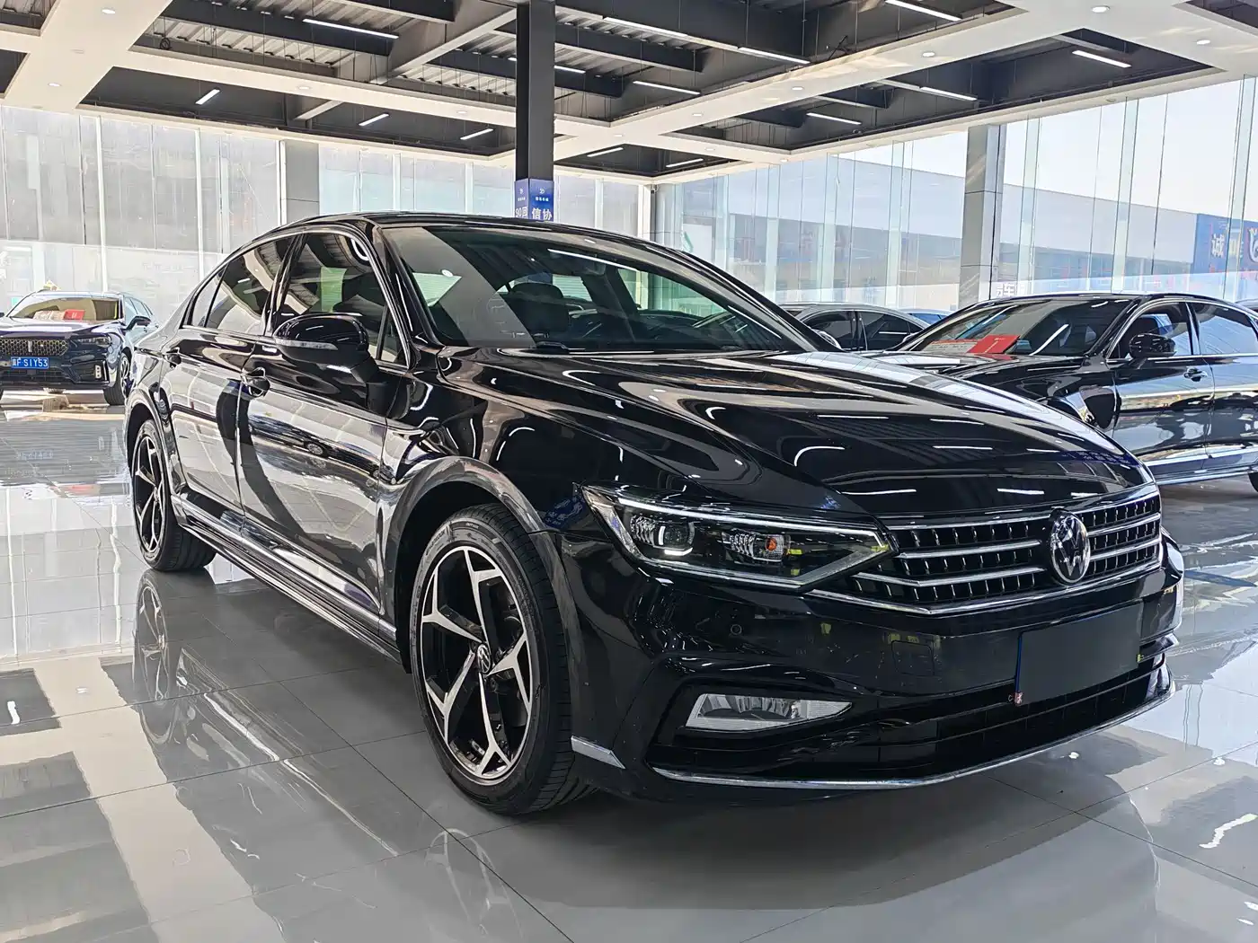 Volkswagen Magotan 2023 2 Million Units Anniversary Edition 330TSI DSG Leading Type фото 3