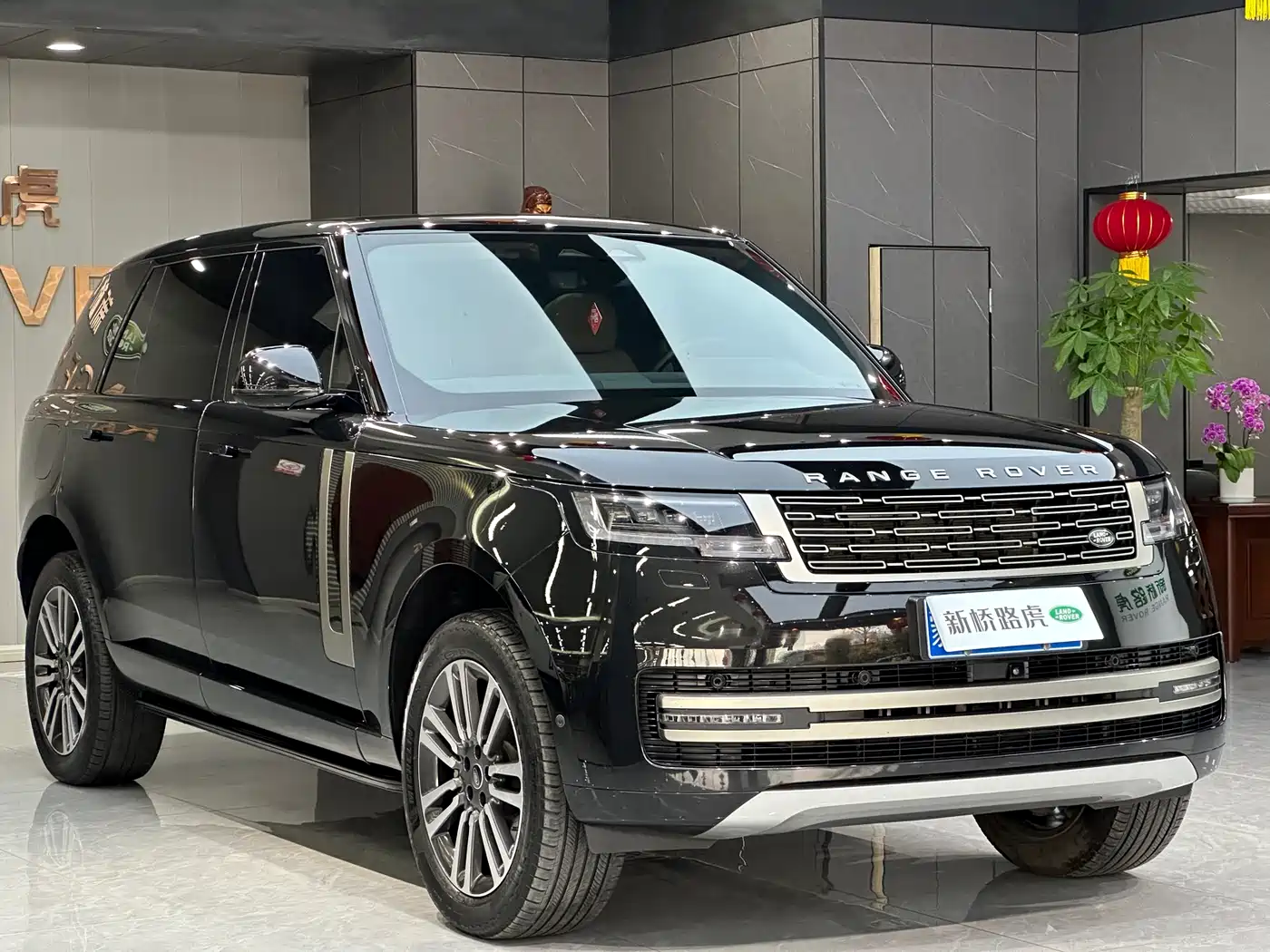 Land Rover Range Rover 2024 3.0 L6 400PS Golden Age Extended 7-Seater фото 3