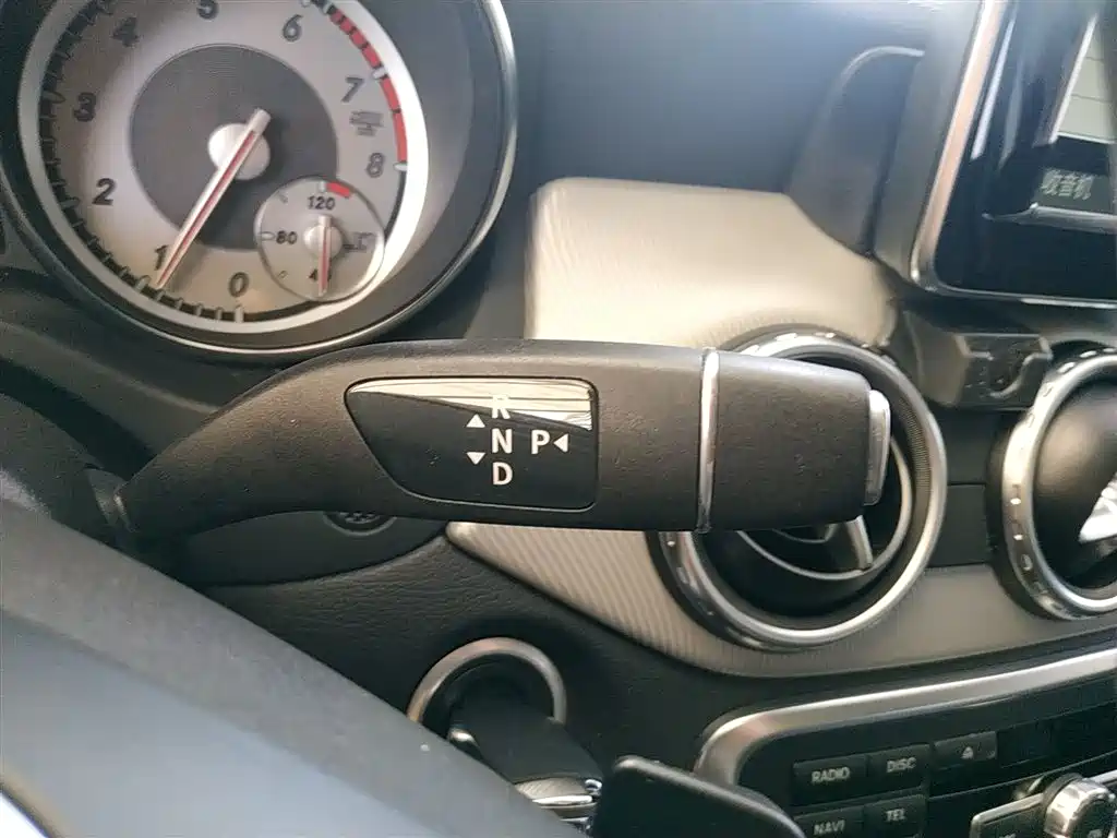 Mercedes-Benz GLA 2015 GLA 220 4MATIC Fashion Edition фото 7