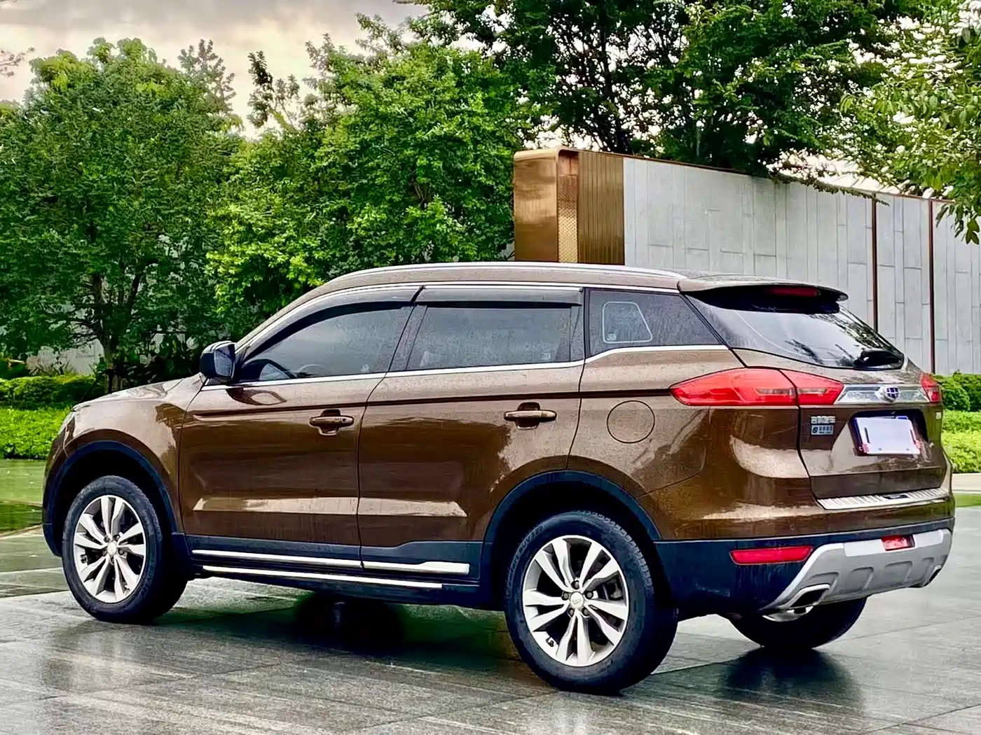 Фото 7 - Geely Atlas
