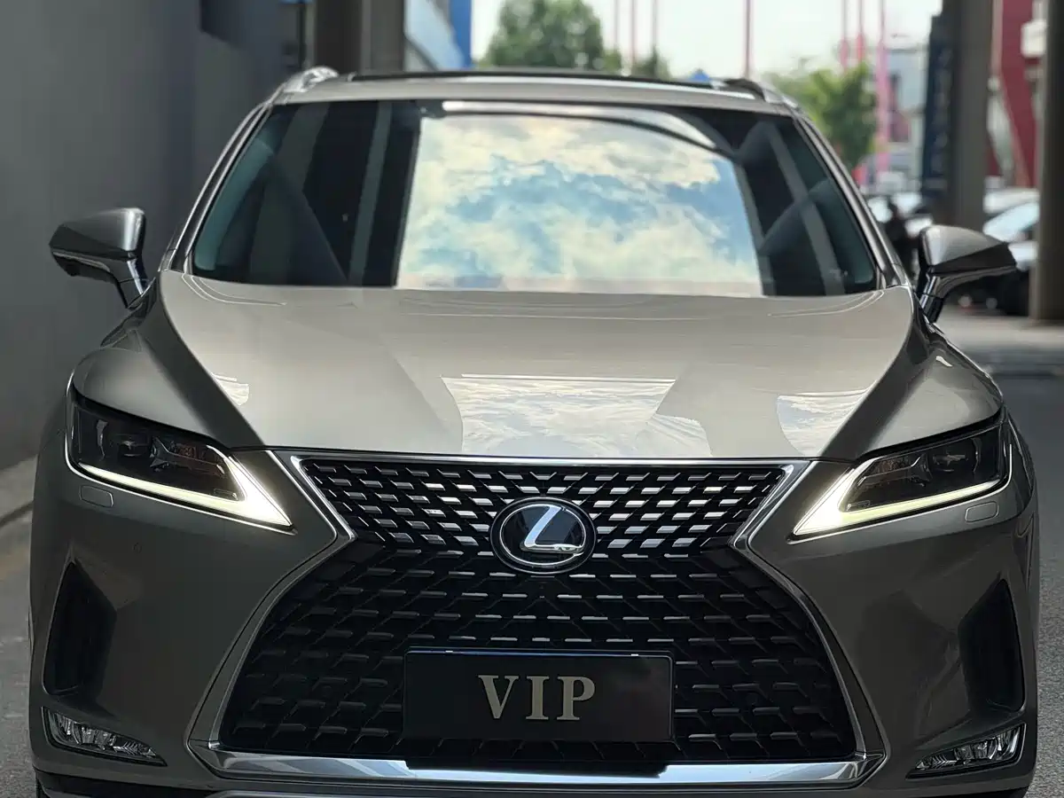 Photo 2 - Lexus RX