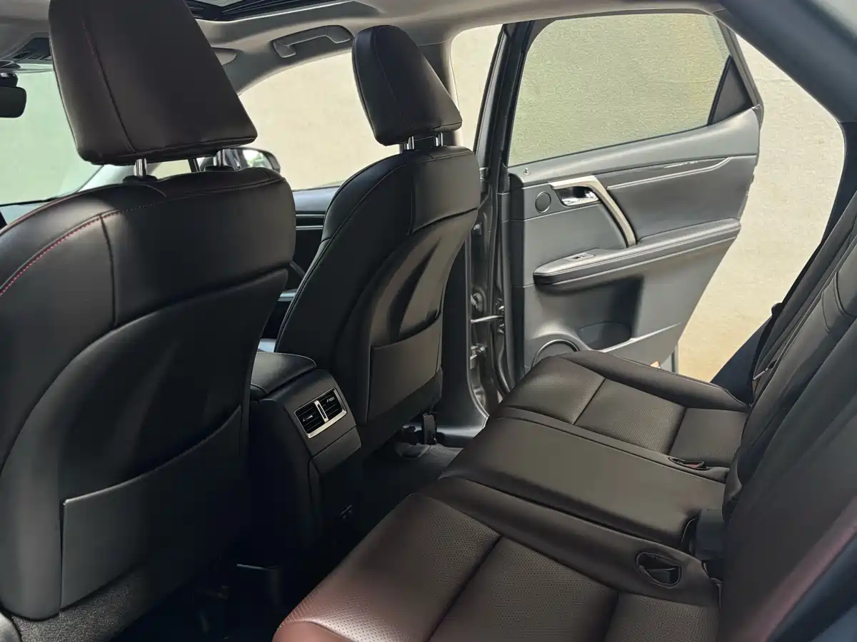 Photo 9 - Lexus RX