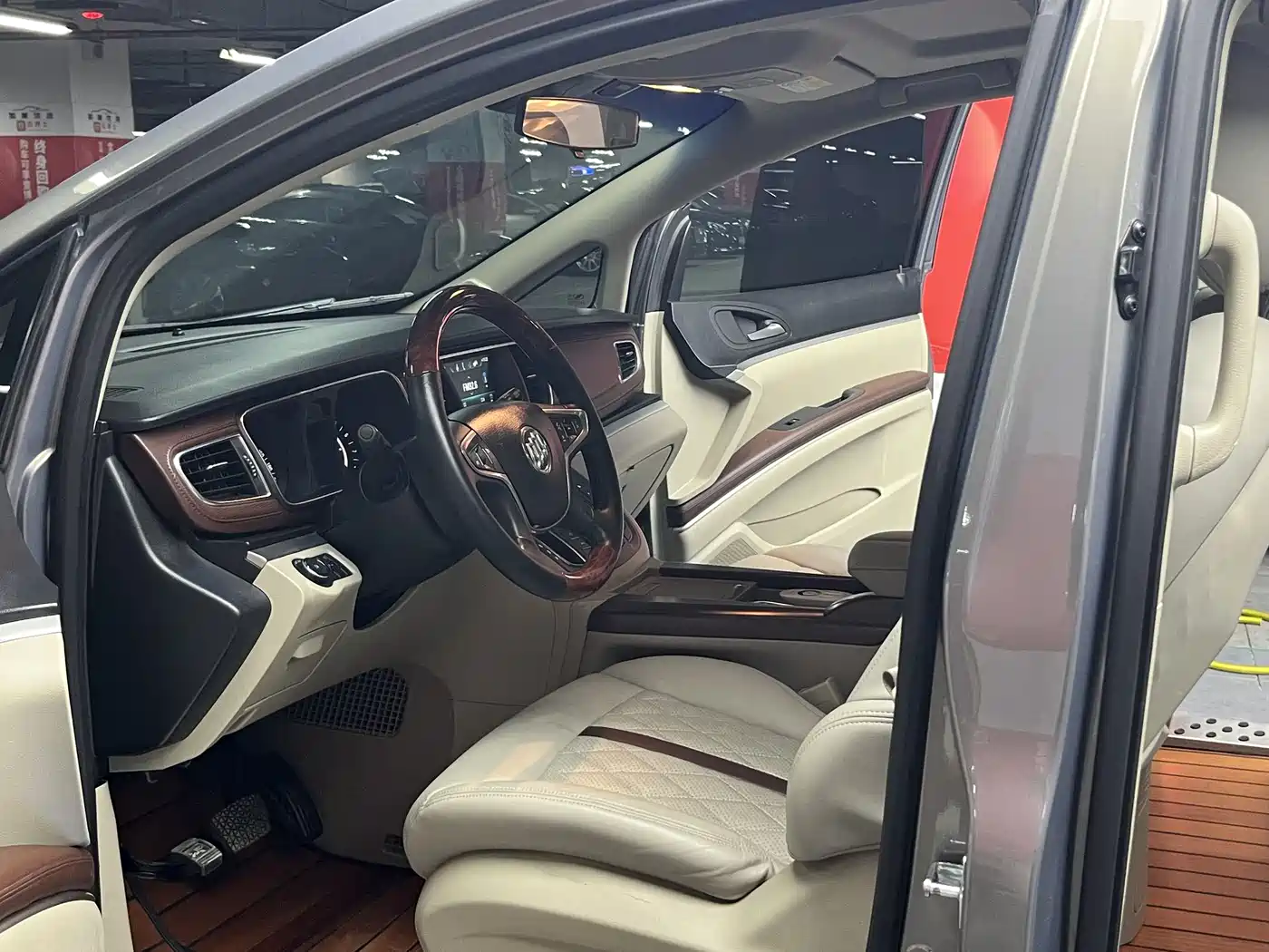 Buick GL8 2018 28T Comfort China VI фото 9
