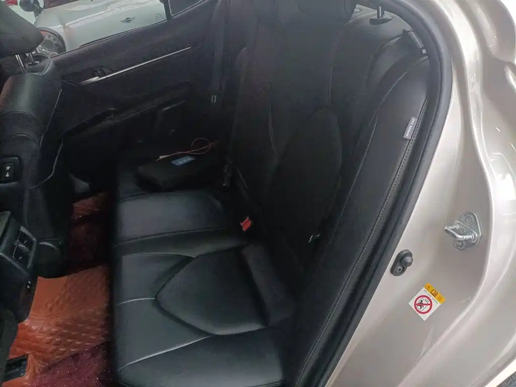 Toyota Camry 2018 2.5G Luxury Edition фото 14