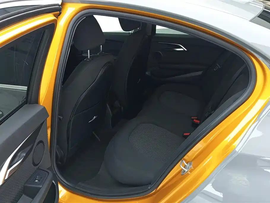 BMW 1 Series 2018 118i Fashion Edition фото 10