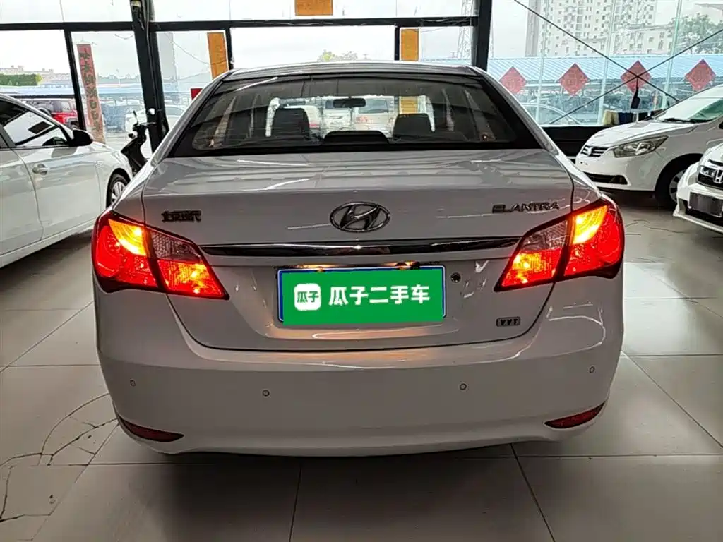 Hyundai Elantra 2011 1.6L Manual Luxury фото 6