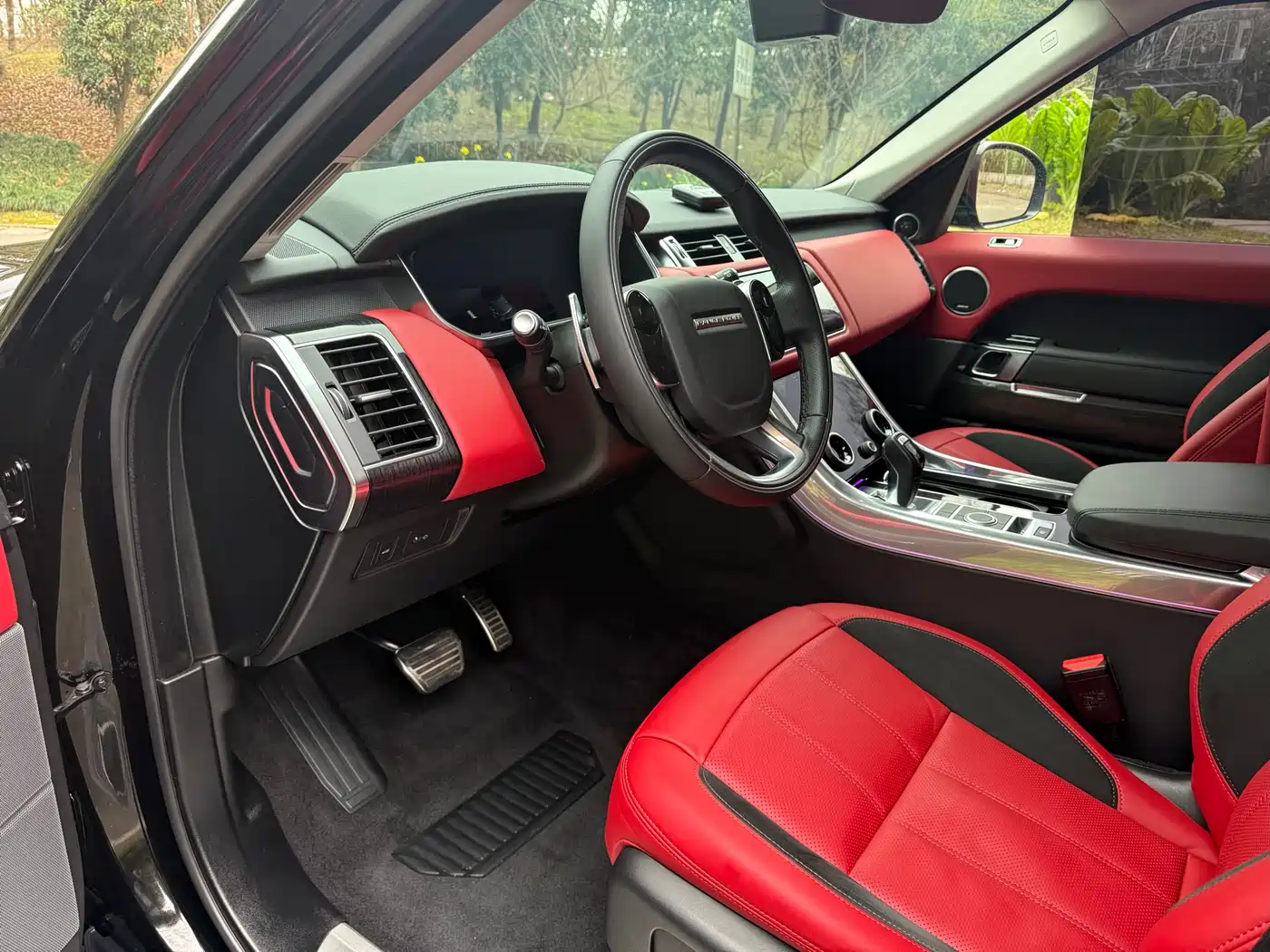 Land Rover Range Rover Sport 2022 3.0 L6 Gloss Black Edition фото 4