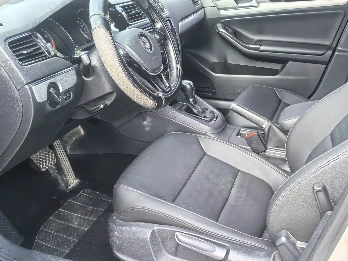 Volkswagen Sagitar 2018 280TSI DSG Spark Edition фото 9