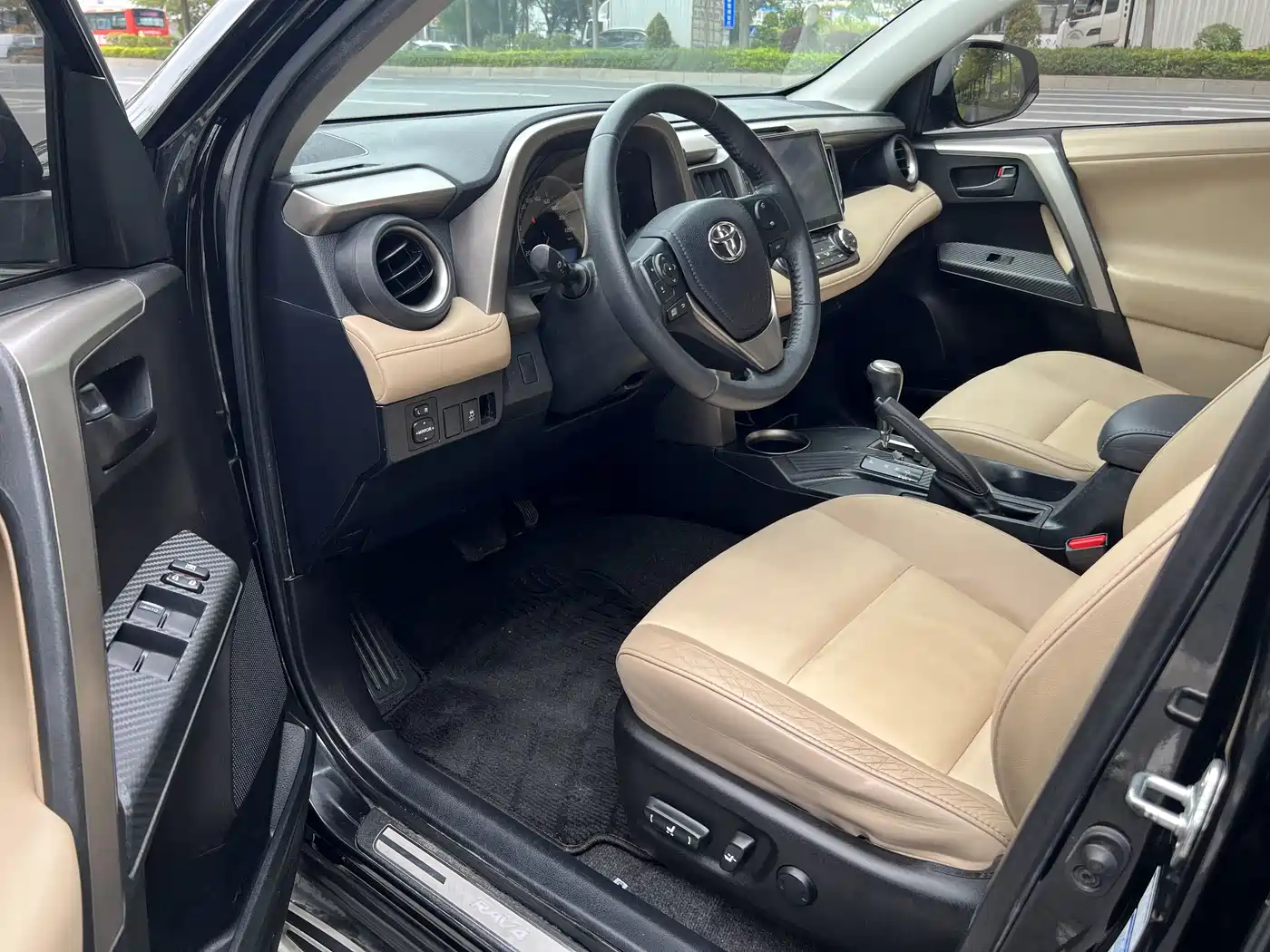 Toyota RAV4 Rongfang 2015 2.5L Automatic 4WD Elite Edition фото 5
