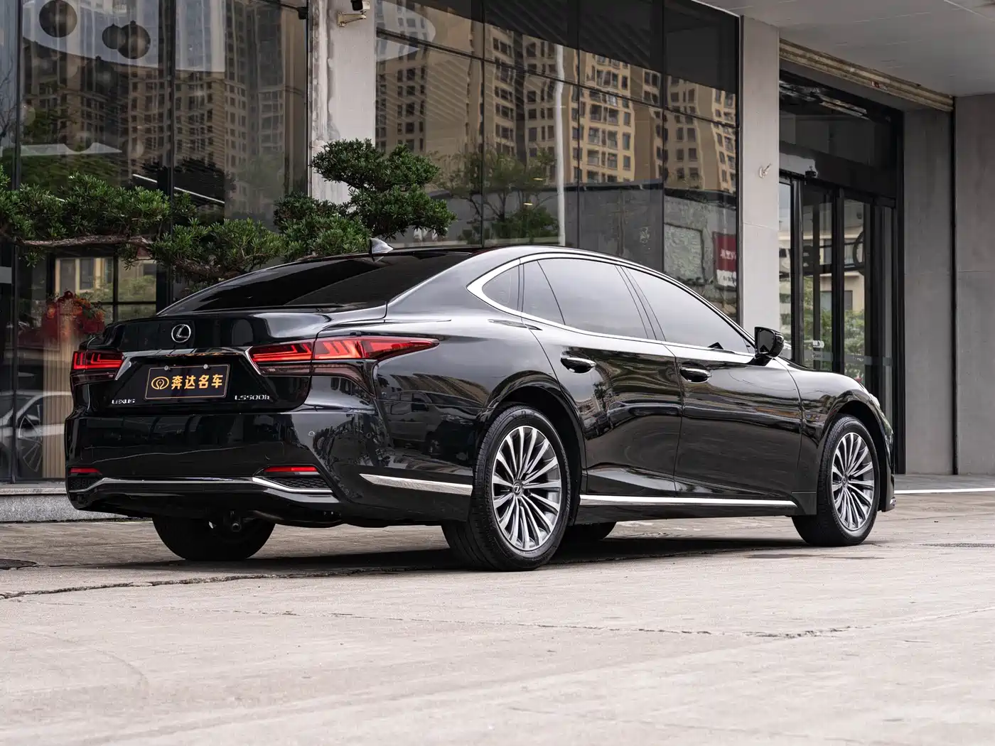 2025 Lexus LS